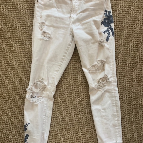Jeans with the dopest floral pattern - Picture 1 of 3
